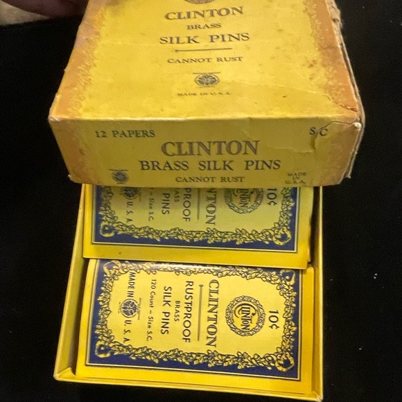 Antique Clinton Brass Silk Pins from the 1940’s! Box and the individual papers! - Picture 3 of 11